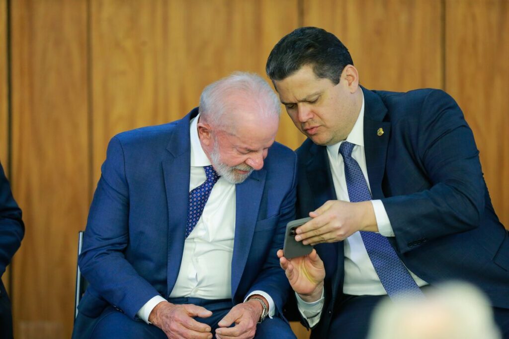 Lula e Davi Alcolumbre em reunião